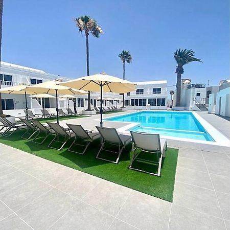 פוארטו דל כרמן Air Conditioned 2 Bedroom Poolside Apartment Free Wifi Tv Package Includes Uk And European Channels Free On Street Parking Bright And Modern With Fridge Freezer And Washing Machine מראה חיצוני תמונה