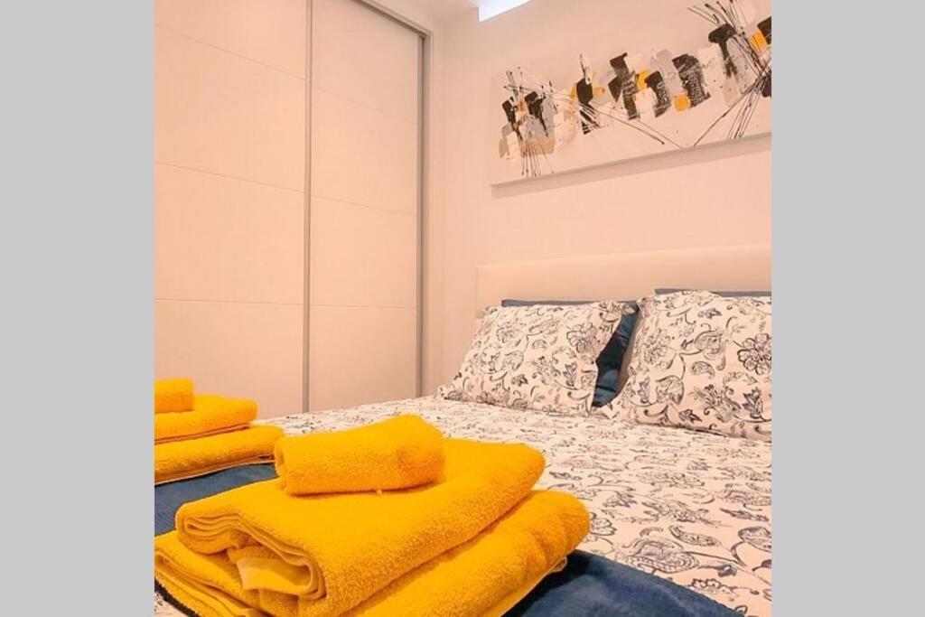 פוארטו דל כרמן Air Conditioned 2 Bedroom Poolside Apartment Free Wifi Tv Package Includes Uk And European Channels Free On Street Parking Bright And Modern With Fridge Freezer And Washing Machine מראה חיצוני תמונה