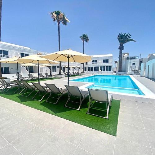 פוארטו דל כרמן Air Conditioned 2 Bedroom Poolside Apartment Free Wifi Tv Package Includes Uk And European Channels Free On Street Parking Bright And Modern With Fridge Freezer And Washing Machine מראה חיצוני תמונה