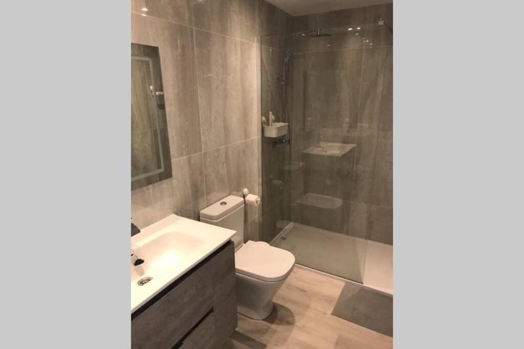 פוארטו דל כרמן Air Conditioned 2 Bedroom Poolside Apartment Free Wifi Tv Package Includes Uk And European Channels Free On Street Parking Bright And Modern With Fridge Freezer And Washing Machine מראה חיצוני תמונה